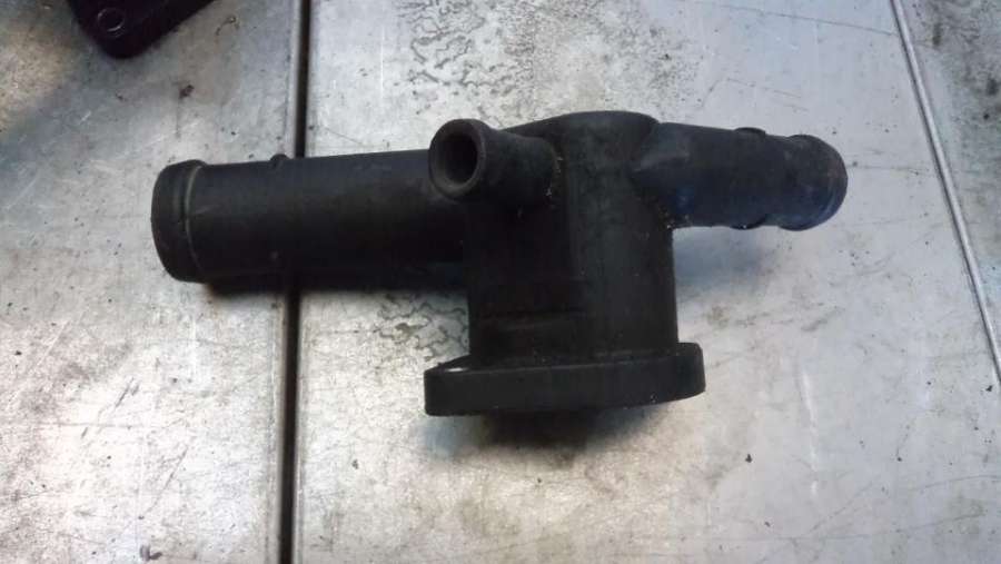 06A121133D Фланец (тройник) системы охлаждения Seat Toledo 2 поколение 2003г. | Фото № 3 06A121133D Фланец (тройник) системы охлаждения Seat Toledo 2 поколение 2003г. - Фото 3