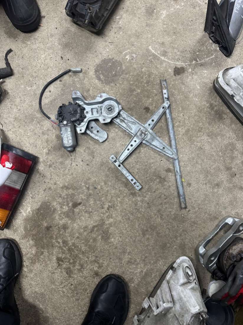 Стеклоподъемник электрический задний левый Rover 400 1996г. | Фото № 1 Стеклоподъемник электрический задний левый Rover 400 1996г. - Фото 1