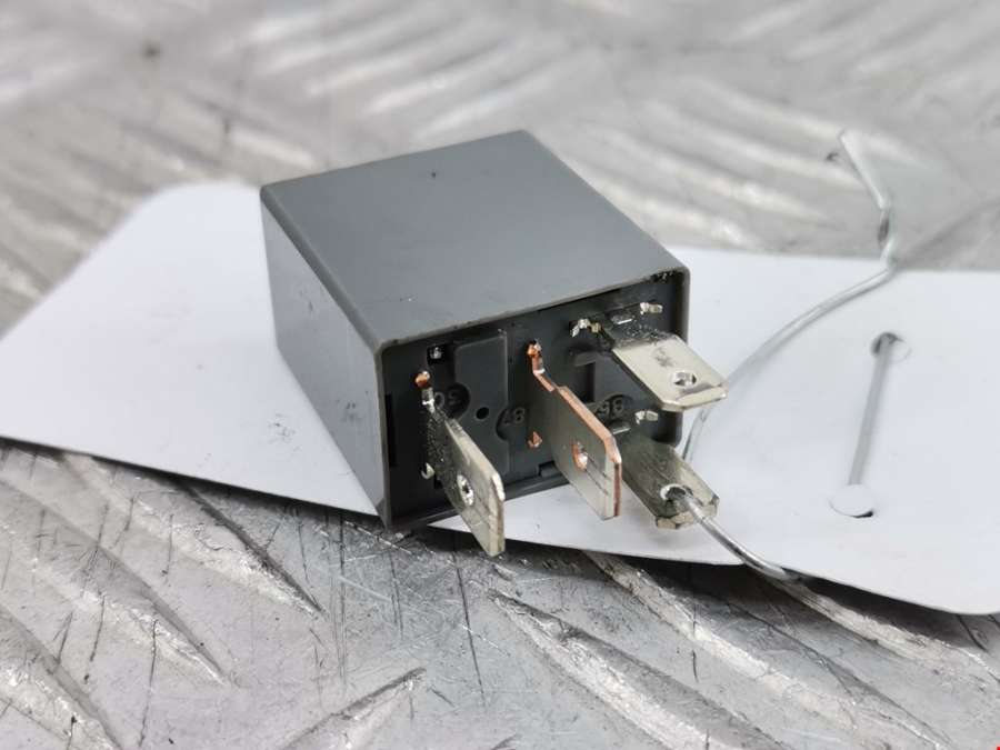 Реле Chevrolet Captiva 1 (2006-2018) Внедорожник 5дв. 2010г. | Фото № 1 Реле Chevrolet Captiva 1 (2006-2018) Внедорожник 5дв. 2010г. - Фото 1