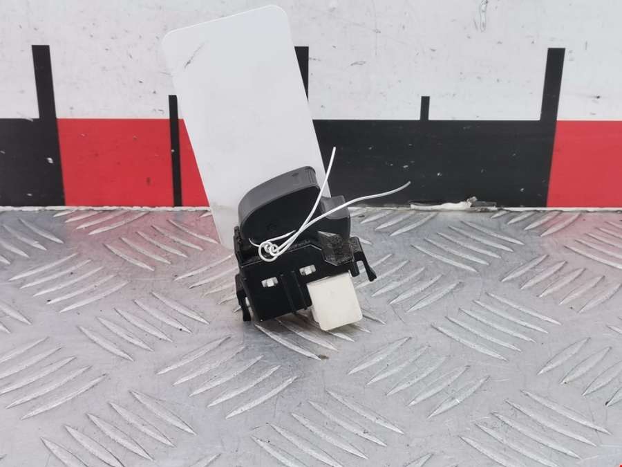 Кнопка стеклоподъемника Toyota Prius 2 (XW20) (2003-2009) Хетчбэк 5дв. 2008г. | Фото № 1 Кнопка стеклоподъемника Toyota Prius 2 (XW20) (2003-2009) Хетчбэк 5дв. 2008г. - Фото 1