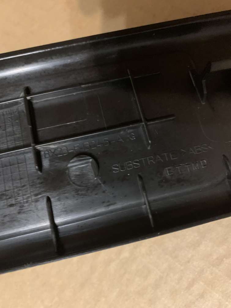 8X23-F13245-AC2Z3234LEG Накладка внутренняя на порог задняя левая  Jaguar XF X250 2010г. | Фото № 5  8X23-F13245-AC2Z3234LEG Накладка внутренняя на порог задняя левая  Jaguar XF X250 2010г. - Фото 5