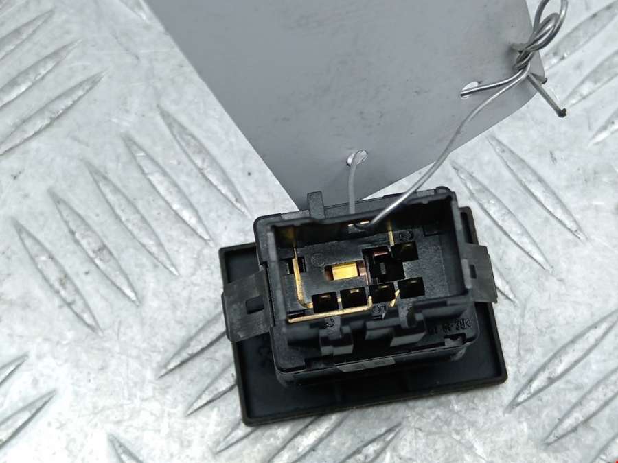 7L6953235A Кнопка аварийной сигнализации Volkswagen Touareg 1 (2002-2010) Внедорожник 5дв. 2003г. | Фото № 4 7L6953235A Кнопка аварийной сигнализации Volkswagen Touareg 1 (2002-2010) Внедорожник 5дв. 2003г. - Фото 4