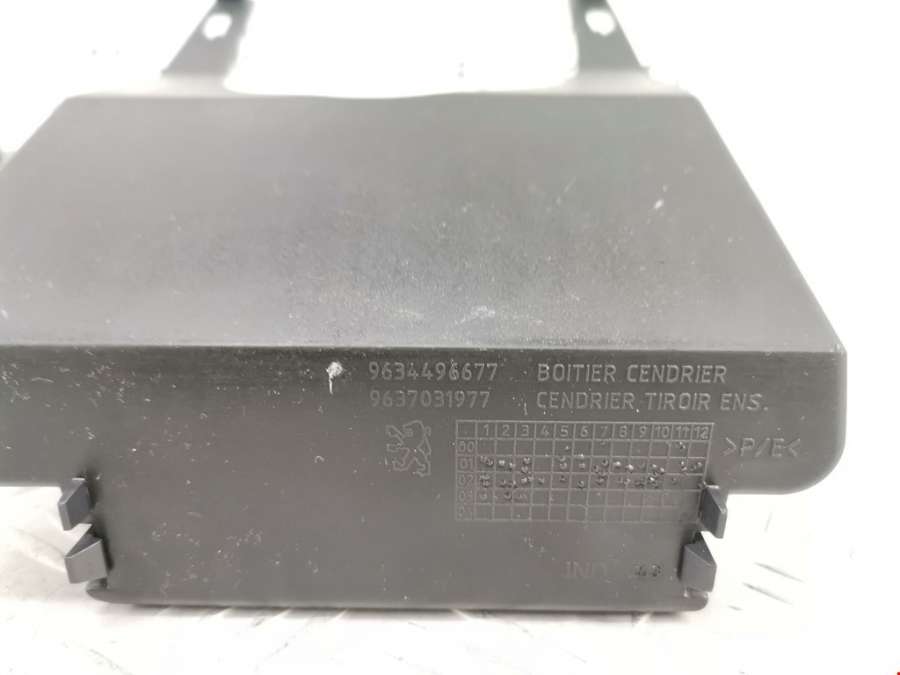 9637031977 Пепельница передняя Peugeot 307 (2001-2008) Универсал 2003г. | Фото № 7 9637031977 Пепельница передняя Peugeot 307 (2001-2008) Универсал 2003г. - Фото 7