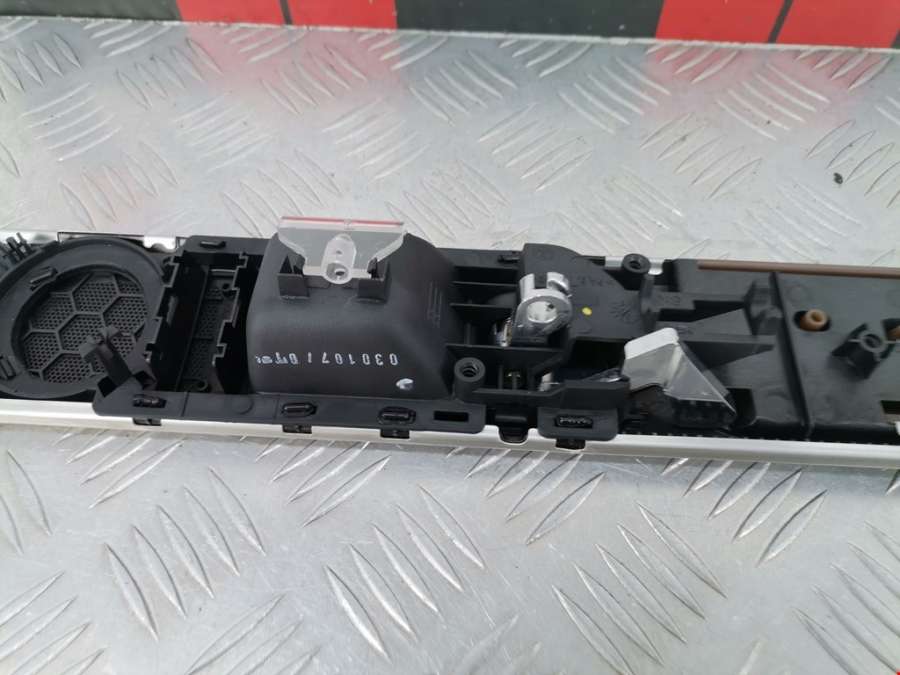 7L6857459 Ручка двери внутренняя задняя левая Volkswagen Touareg 1 (2002-2010) Внедорожник 5дв. 2007г. | Фото № 7 7L6857459 Ручка двери внутренняя задняя левая Volkswagen Touareg 1 (2002-2010) Внедорожник 5дв. 2007г. - Фото 7