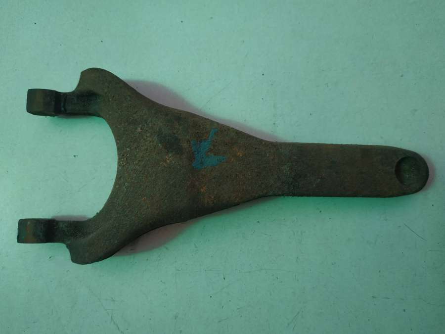 Вилка сцепления Toyota Avensis 2 (T250) 2004г. | Фото № 1 Вилка сцепления Toyota Avensis 2 (T250) 2004г. - Фото 1