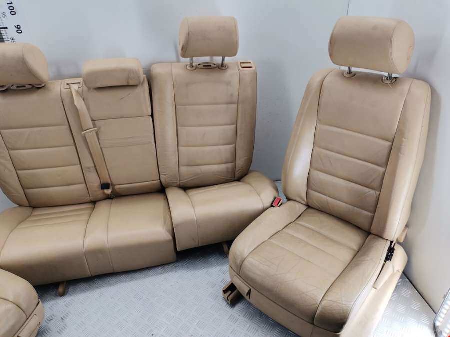 Салон (сидения) комплект Volkswagen Touareg 1 (2002-2010) Внедорожник 5дв. 2006г. | Фото № 3 Салон (сидения) комплект Volkswagen Touareg 1 (2002-2010) Внедорожник 5дв. 2006г. - Фото 3