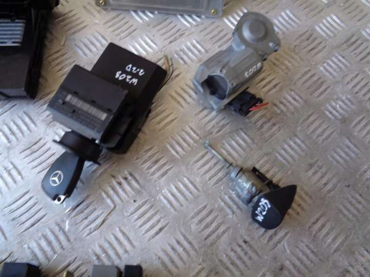 A6111538179 Блок управления двигателем  Mercedes C W203/S203/L203 (2000-2004) 2000г. | Фото № 2  A6111538179 Блок управления двигателем  Mercedes C W203/S203/L203 (2000-2004) 2000г. - Фото 2