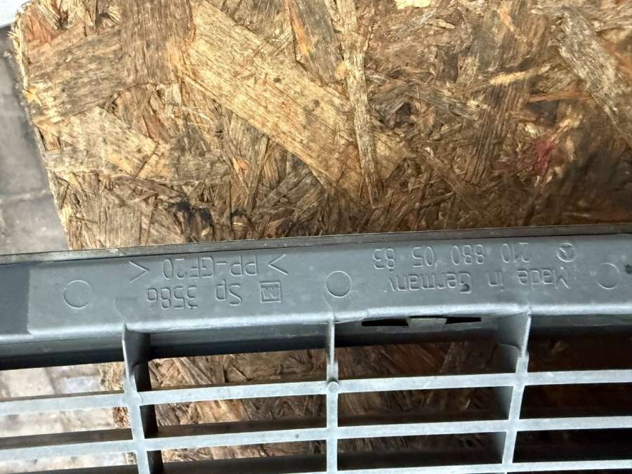 2108800583 Решетка радиатора Mercedes E W210 2001г. | Фото № 6 2108800583 Решетка радиатора Mercedes E W210 2001г. - Фото 6