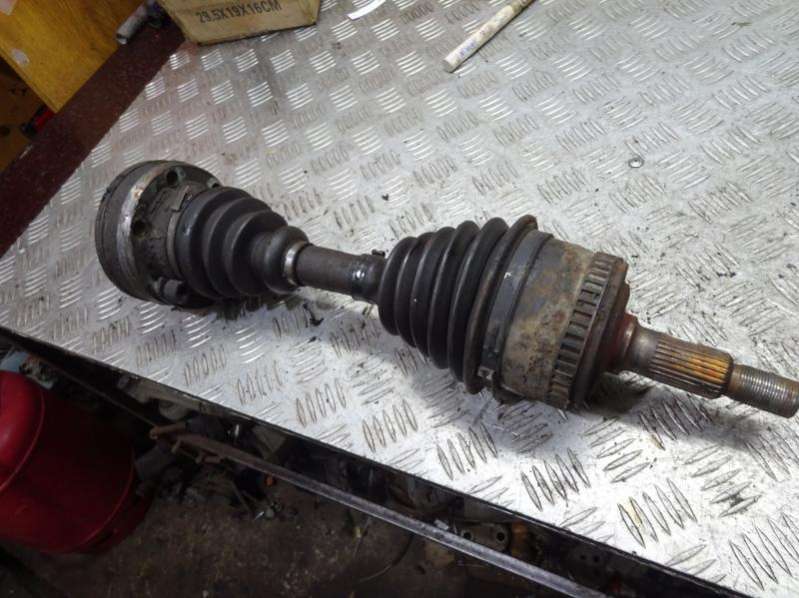 Полуось передняя правая (приводной вал, ШРУС) Mercedes Vito w638 2001г. | Фото № 1 Полуось передняя правая (приводной вал, ШРУС) Mercedes Vito w638 2001г. - Фото 1