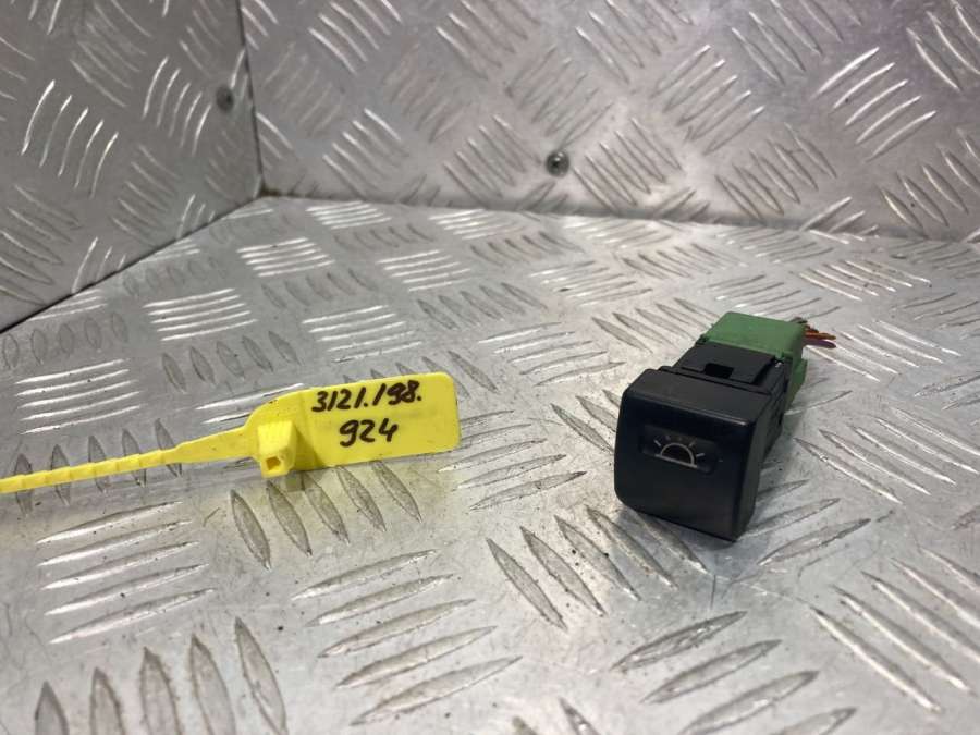 Переключатель света Peugeot 605 1996г. | Фото № 1 Переключатель света Peugeot 605 1996г. - Фото 1