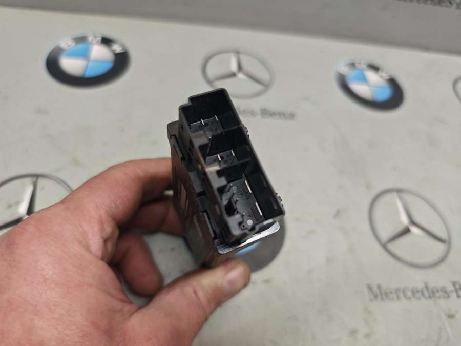 7490465 Кнопка регулировки сидения  BMW X6 F16 2017г. | Фото № 3  7490465 Кнопка регулировки сидения  BMW X6 F16 2017г. - Фото 3