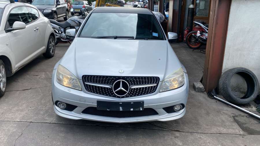 Дверь передняя правая  MERCEDES BENZ C-CLASS W204 2007г. | Фото № 1   Дверь передняя правая  MERCEDES BENZ C-CLASS W204 2007г. - Фото 1