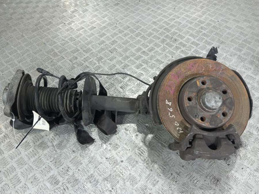 Стойка передняя левая Mercedes B W246 2012г. | Фото № 1 Стойка передняя левая Mercedes B W246 2012г. - Фото 1