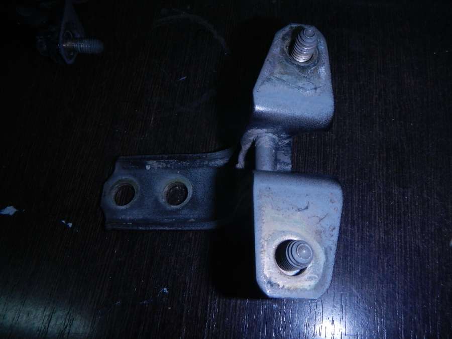 Петля двери передней левой верхняя Mitsubishi Lancer 0000г. | Фото № 2 Петля двери передней левой верхняя Mitsubishi Lancer 0000г. - Фото 2