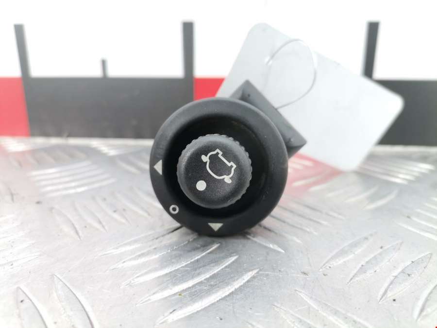 93BG17B676BA Джойстик регулировки зеркал Ford Focus 1 (1998-2005) Универсал 1999г. | Фото № 1 93BG17B676BA Джойстик регулировки зеркал Ford Focus 1 (1998-2005) Универсал 1999г. - Фото 1