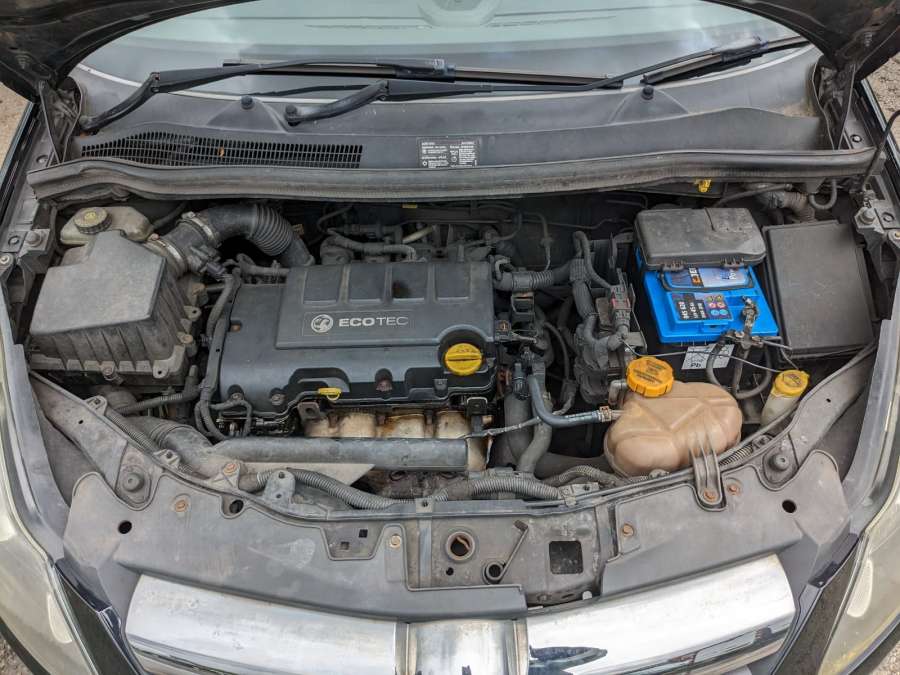 Ограничитель открывания двери передней  Opel Corsa D (2006-2014) Хетчбэк 5дв. 2010г. | Фото № 6   Ограничитель открывания двери передней  Opel Corsa D (2006-2014) Хетчбэк 5дв. 2010г. - Фото 6