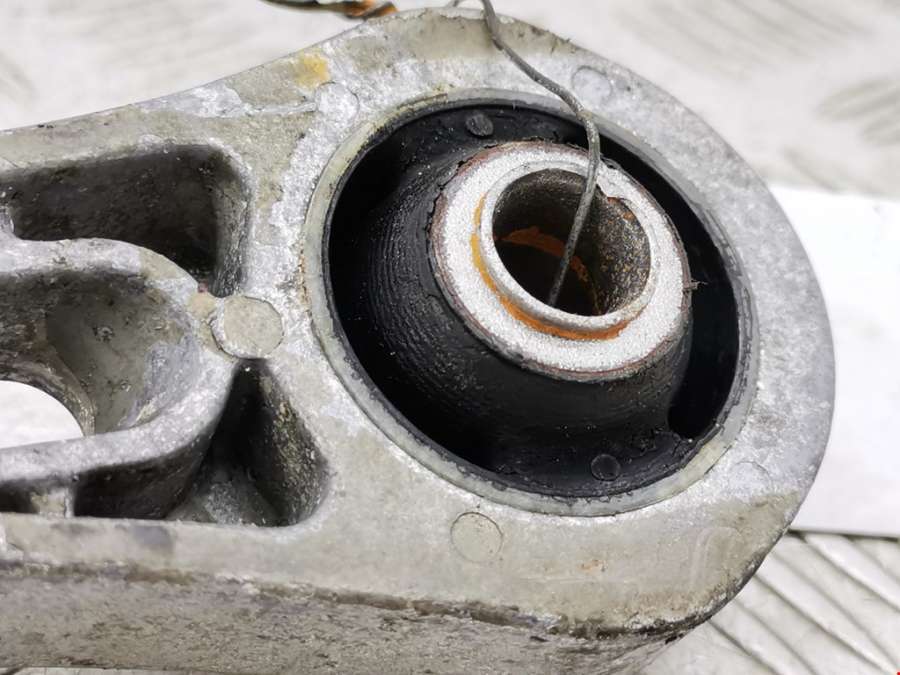 Кронштейн (крепление лапа траверса) кпп Volkswagen Golf 4 (1997-2004) Хетчбэк 5дв. 1999г. | Фото № 3 Кронштейн (крепление лапа траверса) кпп Volkswagen Golf 4 (1997-2004) Хетчбэк 5дв. 1999г. - Фото 3