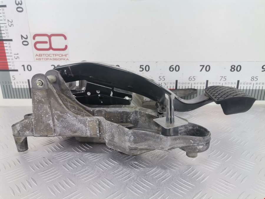 7L0723031 Педаль тормоза Volkswagen Touareg 1 (2002-2010) Внедорожник 5дв. 2006г. | Фото № 3 7L0723031 Педаль тормоза Volkswagen Touareg 1 (2002-2010) Внедорожник 5дв. 2006г. - Фото 3