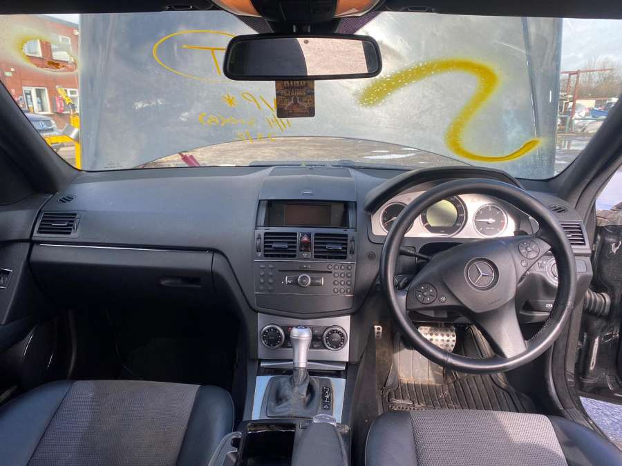 Крыло переднее правое Mercedes C-Class (W204) (2006-2015) Седан 2008г. | Фото № 12 Крыло переднее правое Mercedes C-Class (W204) (2006-2015) Седан 2008г. - Фото 12