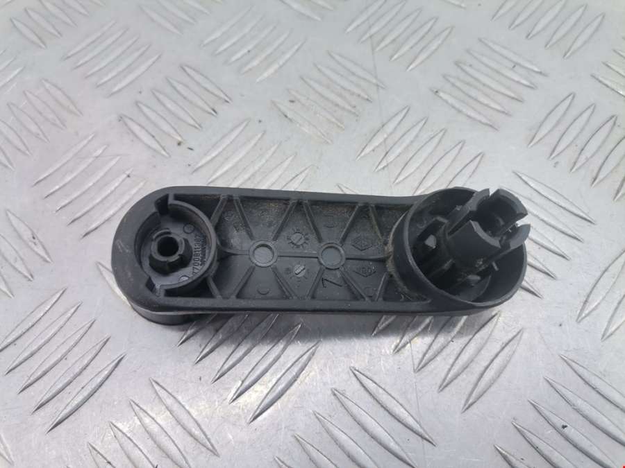 7700811387 Ручка стеклоподъемника Renault Laguna 2 (2000-2007) Хетчбэк 5дв. 2002г. | Фото № 2 7700811387 Ручка стеклоподъемника Renault Laguna 2 (2000-2007) Хетчбэк 5дв. 2002г. - Фото 2