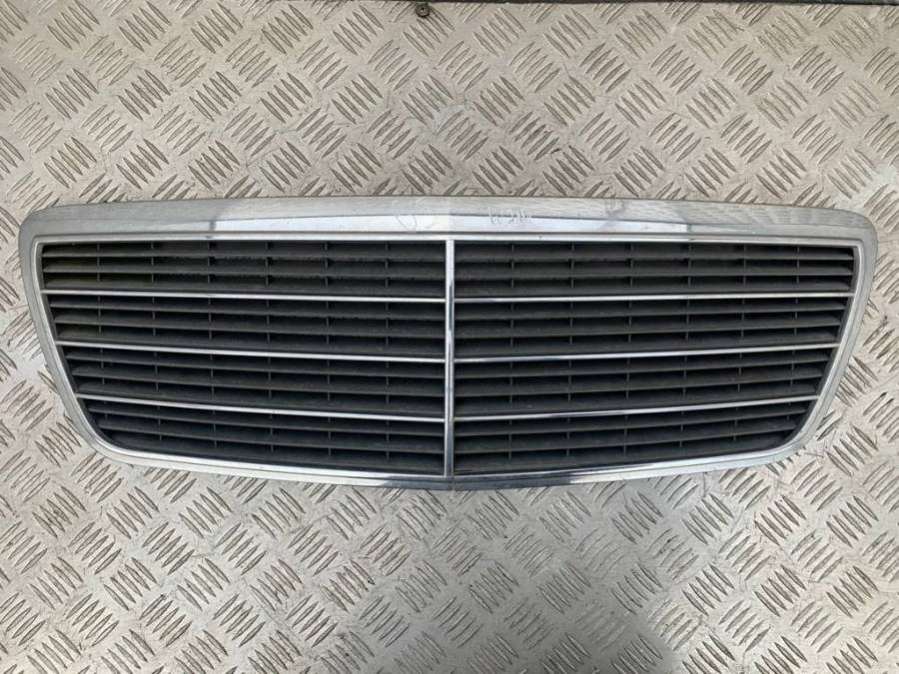 2108800583 Решетка радиатора Mercedes Benz W210 E-Klasse 1997г. | Фото № 1 2108800583 Решетка радиатора Mercedes Benz W210 E-Klasse 1997г. - Фото 1