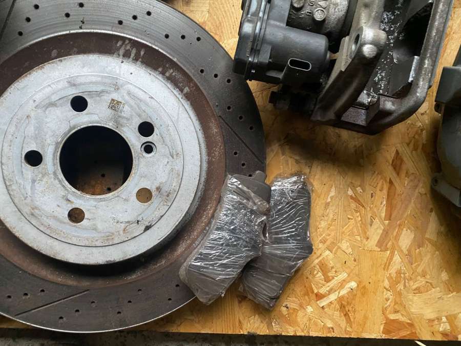 A2054210300 A2054210400 A2314230212 A2124210512 Комплект тормозов (диски и суппорта) Mercedes C W205 2018г. | Фото № 6 A2054210300 A2054210400 A2314230212 A2124210512 Комплект тормозов (диски и суппорта) Mercedes C W205 2018г. - Фото 6