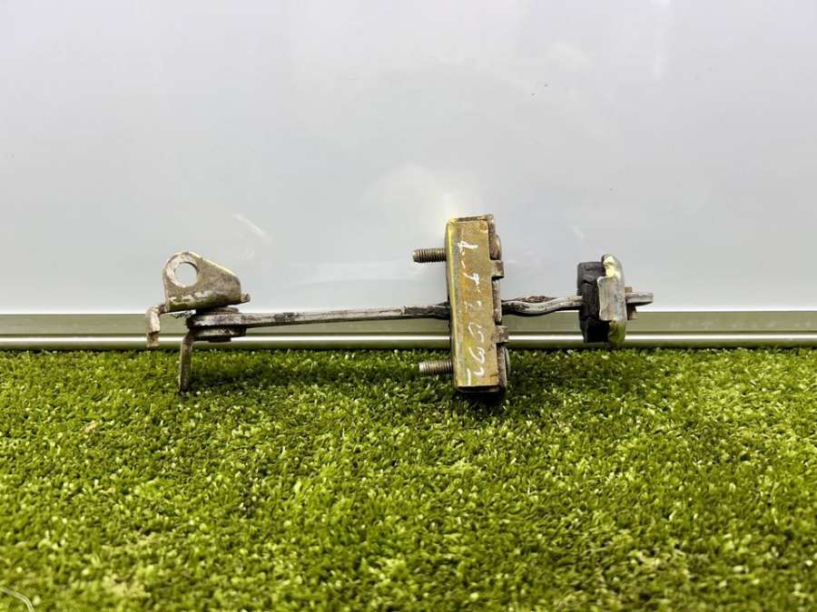 A9017200716  Ограничитель двери передний   Mercedes-Benz Sprinter 906 2006г. | Фото № 4  A9017200716  Ограничитель двери передний   Mercedes-Benz Sprinter 906 2006г. - Фото 4