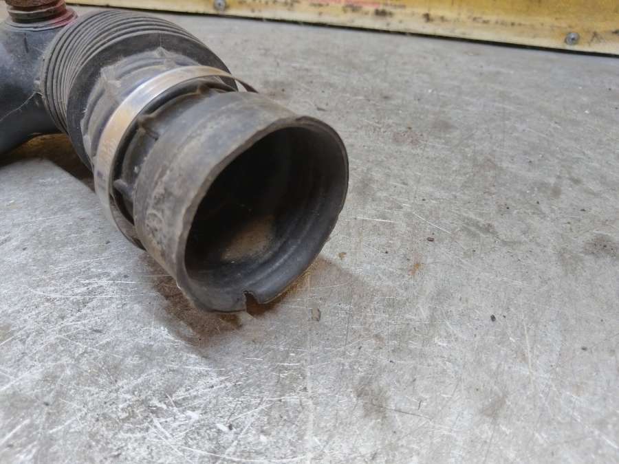 Патрубок воздушного фильтра Renault Megane Хэтчбэк 5 дв. 1997г. | Фото № 3 Патрубок воздушного фильтра Renault Megane Хэтчбэк 5 дв. 1997г. - Фото 3