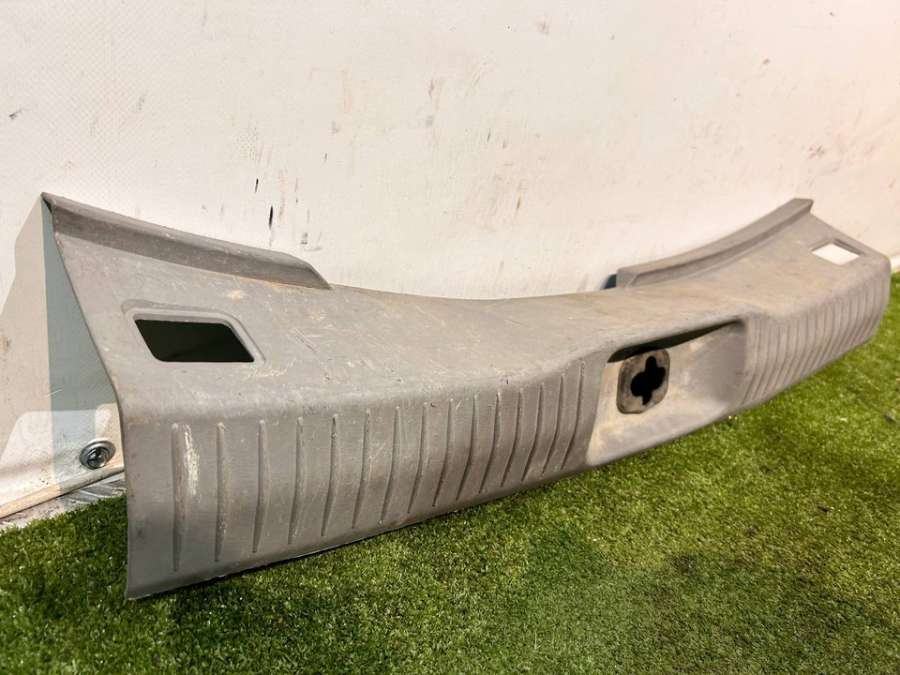 84992BU000  Накладка замка багажника   Nissan Almera Tino 2003г. | Фото № 3  84992BU000  Накладка замка багажника   Nissan Almera Tino 2003г. - Фото 3