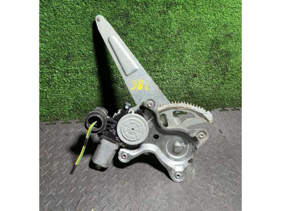 8572032150 Стеклоподъемник задний правый Toyota RAV4 2003г. | Фото № 1 8572032150 Стеклоподъемник задний правый Toyota RAV4 2003г. - Фото 1