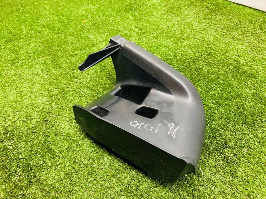 8R0857792 Накладка декоративная ремня безопасности задняя правая Audi Q5 8R 2010г. | Фото № 4 8R0857792 Накладка декоративная ремня безопасности задняя правая Audi Q5 8R 2010г. - Фото 4