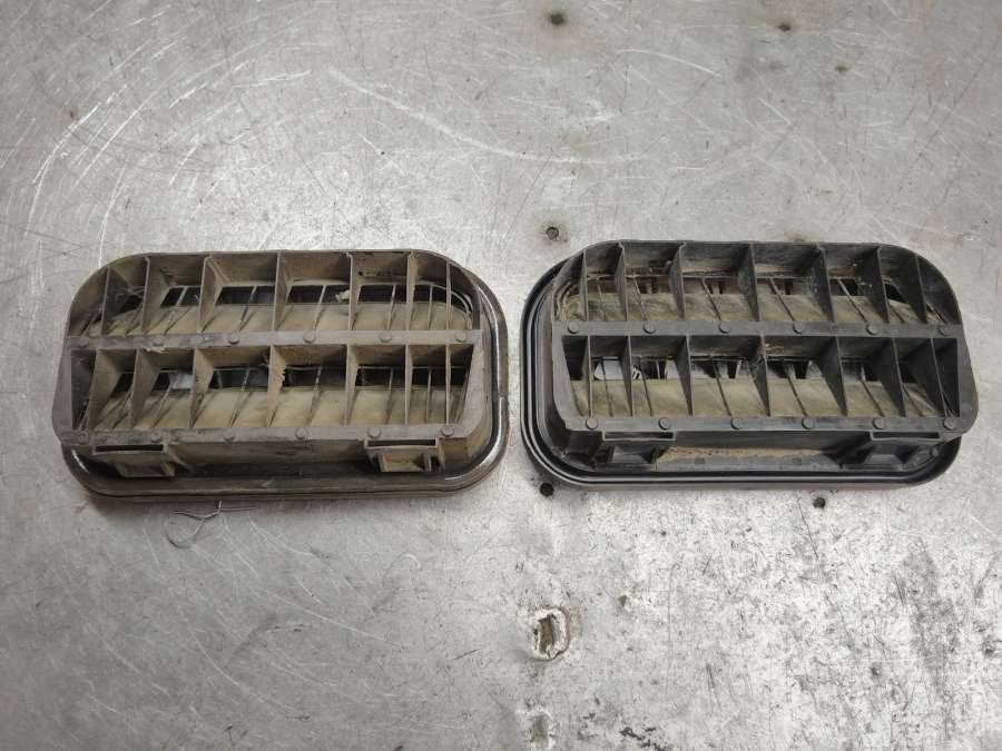 Решетка вентиляции кузова Audi 100 Универсал 1994г. | Фото № 1 Решетка вентиляции кузова Audi 100 Универсал 1994г. - Фото 1