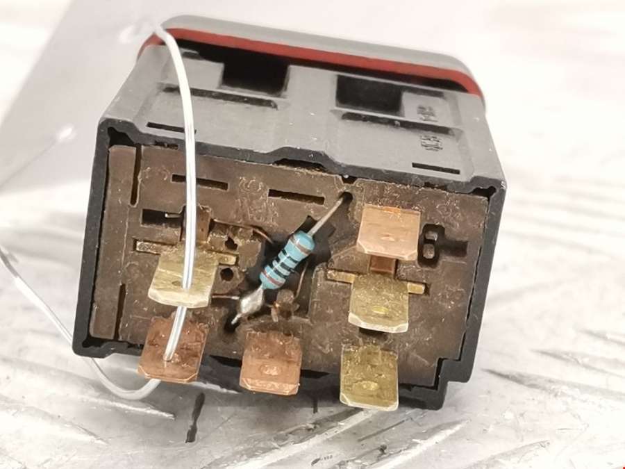 90589898 Кнопка аварийной сигнализации Opel Zafira A (1999-2006) Минивэн 2002г. | Фото № 3 90589898 Кнопка аварийной сигнализации Opel Zafira A (1999-2006) Минивэн 2002г. - Фото 3