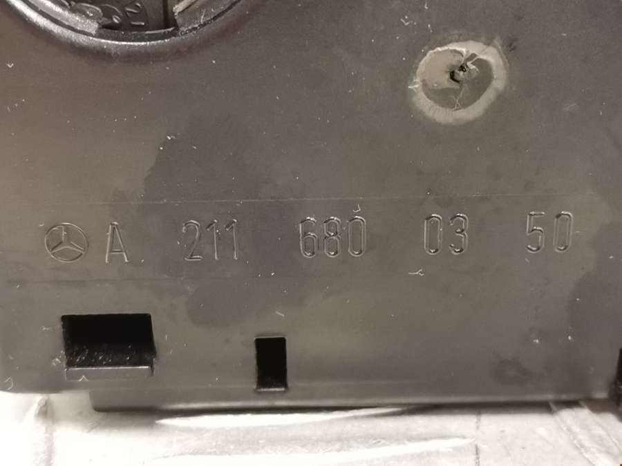 A2116800350 Бардачок (вещевой ящик) Mercedes E-Class (W211) (2002-2009) Седан 2004г. | Фото № 6 A2116800350 Бардачок (вещевой ящик) Mercedes E-Class (W211) (2002-2009) Седан 2004г. - Фото 6