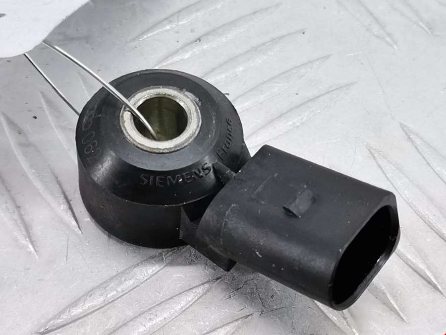 030905377C Датчик детонации Volkswagen Polo 4 (2001-2009) Хетчбэк 3дв. 2006г. | Фото № 1 030905377C Датчик детонации Volkswagen Polo 4 (2001-2009) Хетчбэк 3дв. 2006г. - Фото 1