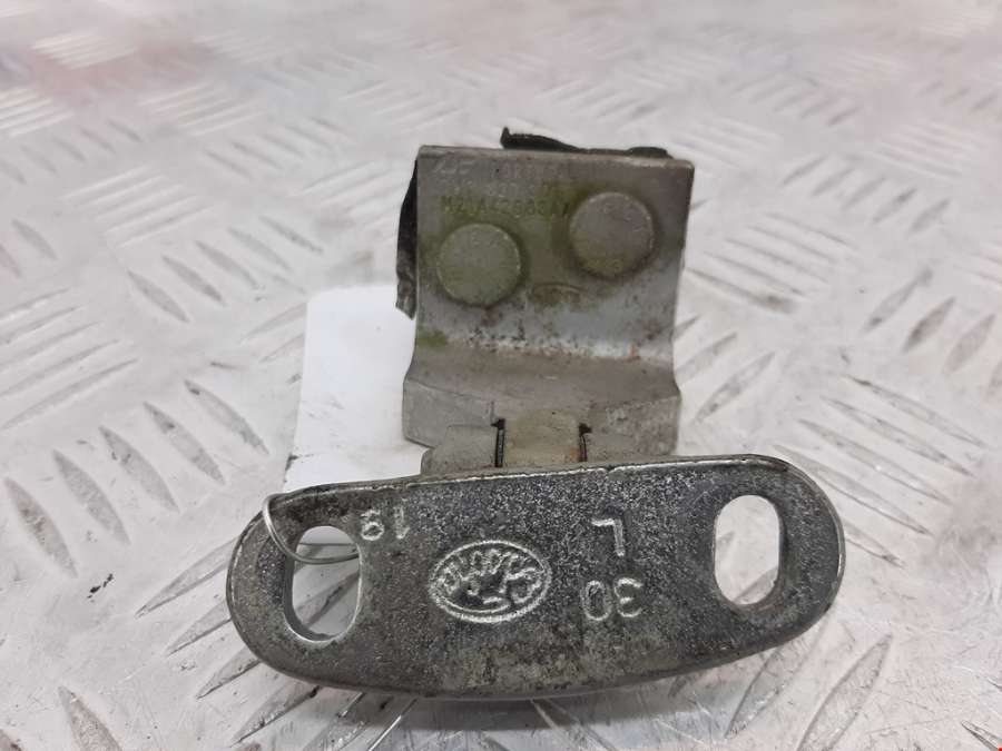 Петля крышки (двери) багажника Volkswagen Sharan 1 (1995-2010) Минивэн 2002г. | Фото № 1 Петля крышки (двери) багажника Volkswagen Sharan 1 (1995-2010) Минивэн 2002г. - Фото 1