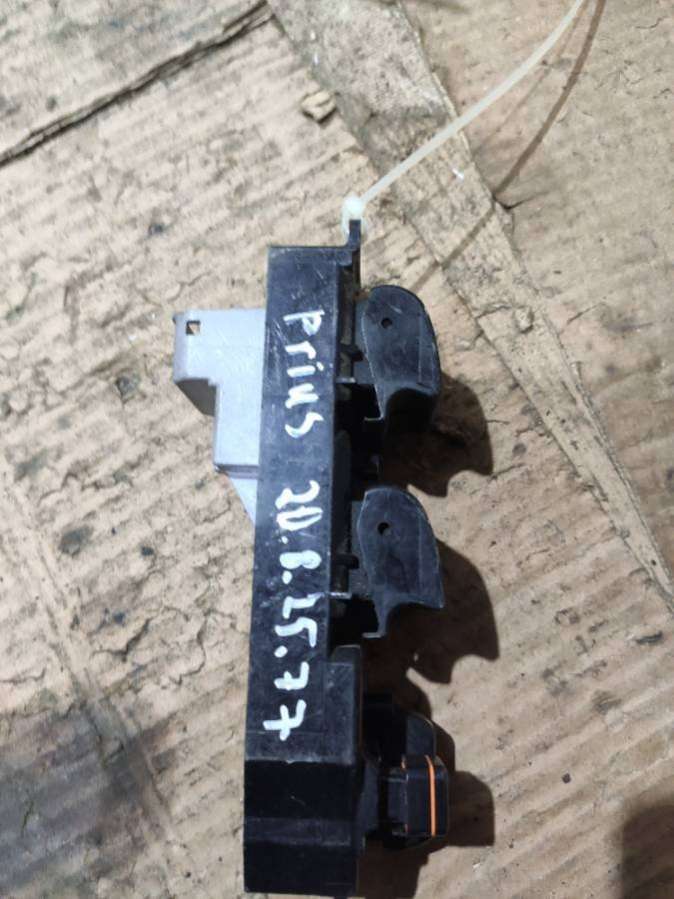 Блок управления стеклоподъемниками Toyota Prius 2 2003г. | Фото № 4 Блок управления стеклоподъемниками Toyota Prius 2 2003г. - Фото 4