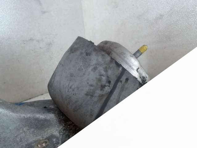 Подушка двс Audi A6 (C5) (1997 - 2004) Седан 2000г. | Фото № 2 Подушка двс Audi A6 (C5) (1997 - 2004) Седан 2000г. - Фото 2