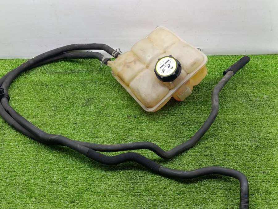 3M5H8K218 Расширительный бачок Ford Focus 2 2005г. | Фото № 2 3M5H8K218 Расширительный бачок Ford Focus 2 2005г. - Фото 2