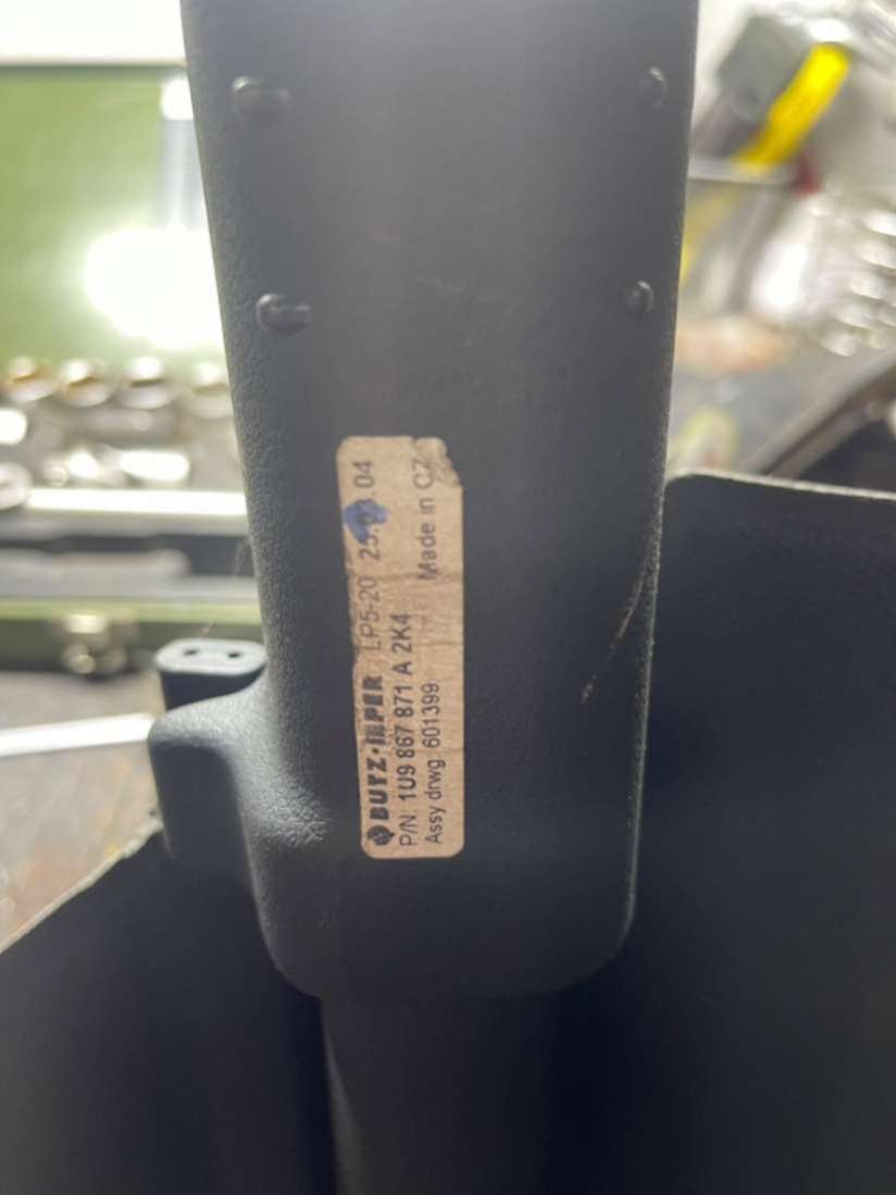 Шторка багажника Skoda Octavia A4 1999г. | Фото № 2 Шторка багажника Skoda Octavia A4 1999г. - Фото 2