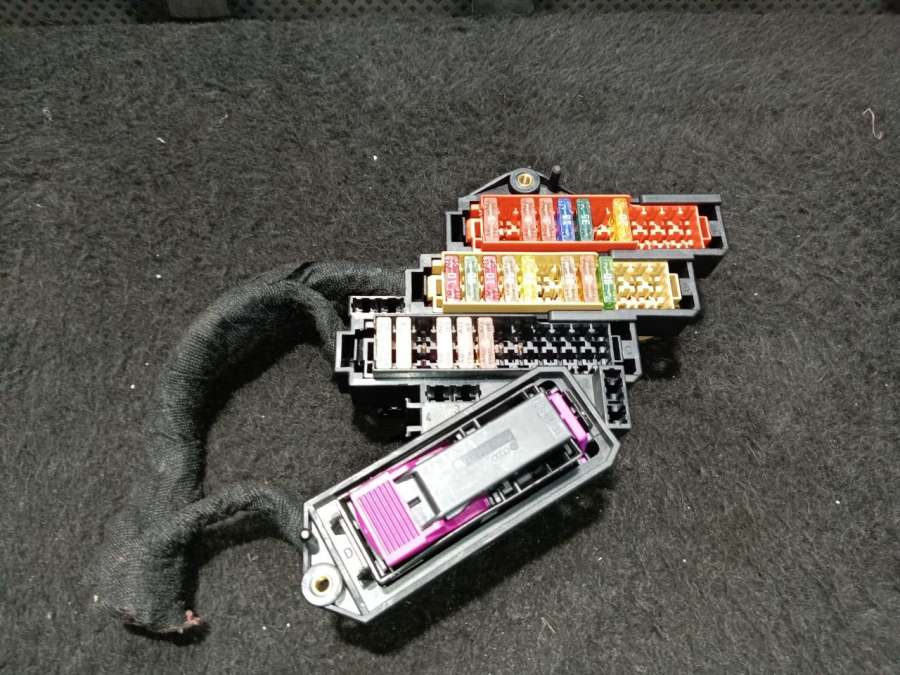 4L0971845 Блок предохранителей Audi Q7 4L 2006г. | Фото № 1 4L0971845 Блок предохранителей Audi Q7 4L 2006г. - Фото 1