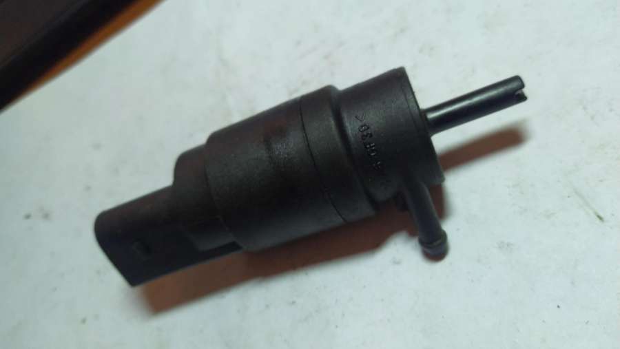 Насос (моторчик) омывателя стекла переднего  Mercedes-Benz C W203/S203/CL203 2004г. | Фото № 3   Насос (моторчик) омывателя стекла переднего  Mercedes-Benz C W203/S203/CL203 2004г. - Фото 3