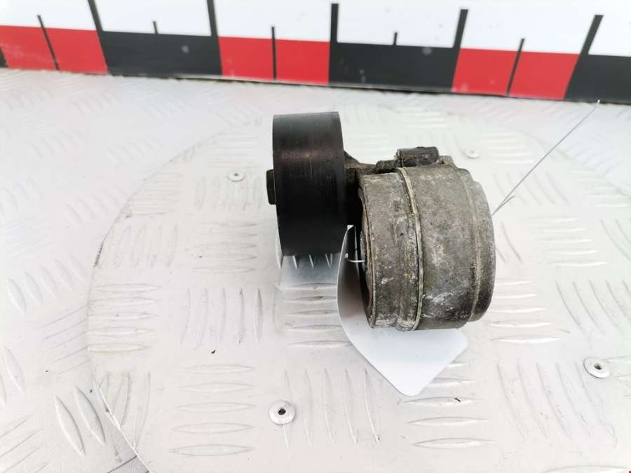 Натяжитель ремня генератора (приводного поликлинового ремня Alfa Romeo 156 (932) (1997-2007) Универсал 2004г. | Фото № 2 Натяжитель ремня генератора (приводного поликлинового ремня Alfa Romeo 156 (932) (1997-2007) Универсал 2004г. - Фото 2