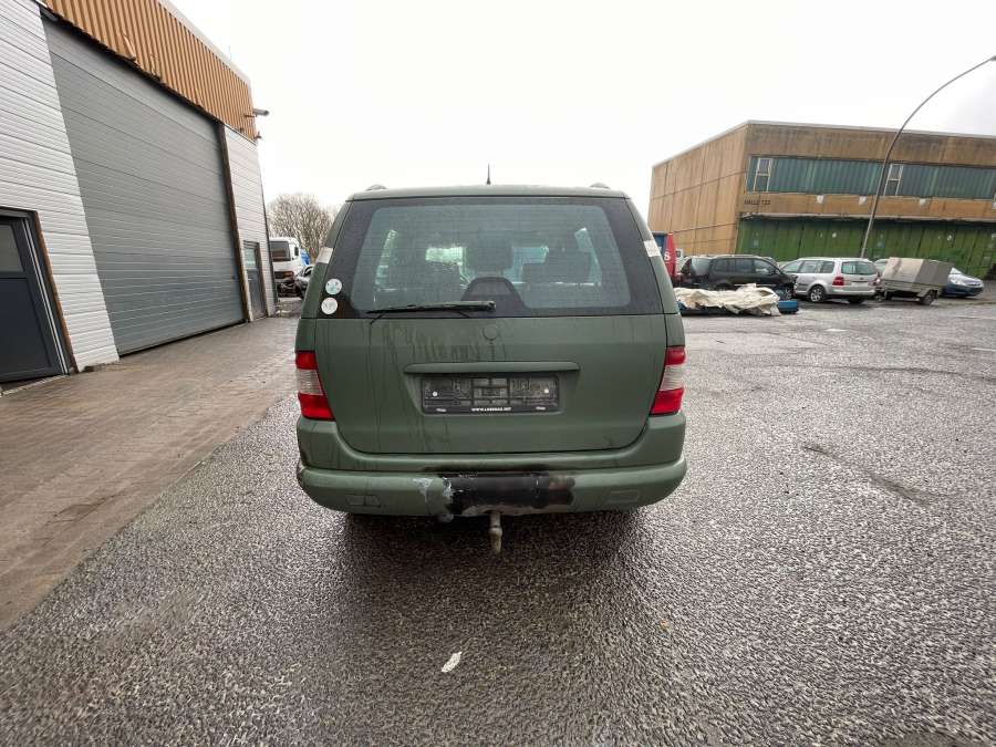 A1636830259 Подлокотник Mercedes ML-Class (W163) (1997-2005) Внедорожник 1998г. | Фото № 12 A1636830259 Подлокотник Mercedes ML-Class (W163) (1997-2005) Внедорожник 1998г. - Фото 12