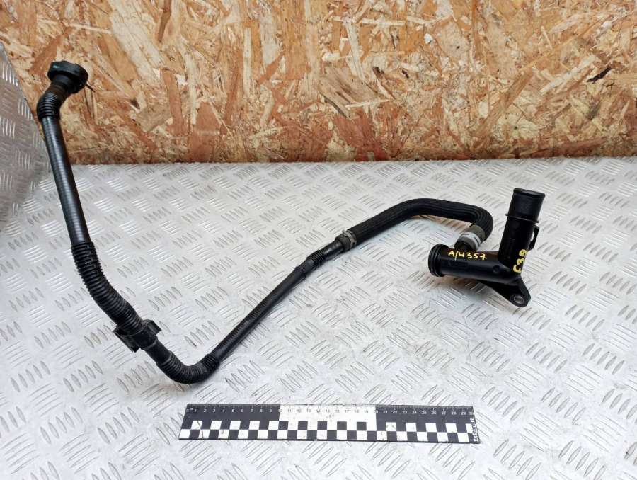 96711249809684589080 Фланец (тройник) системы охлаждения  Citroen Berlingo 2  (B9) 2014г. | Фото № 1  96711249809684589080 Фланец (тройник) системы охлаждения  Citroen Berlingo 2  (B9) 2014г. - Фото 1