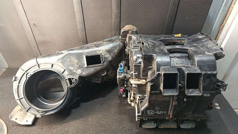 Корпус печки Audi A6 C5 (S6,RS6) 1998г. | Фото № 1 Корпус печки Audi A6 C5 (S6,RS6) 1998г. - Фото 1