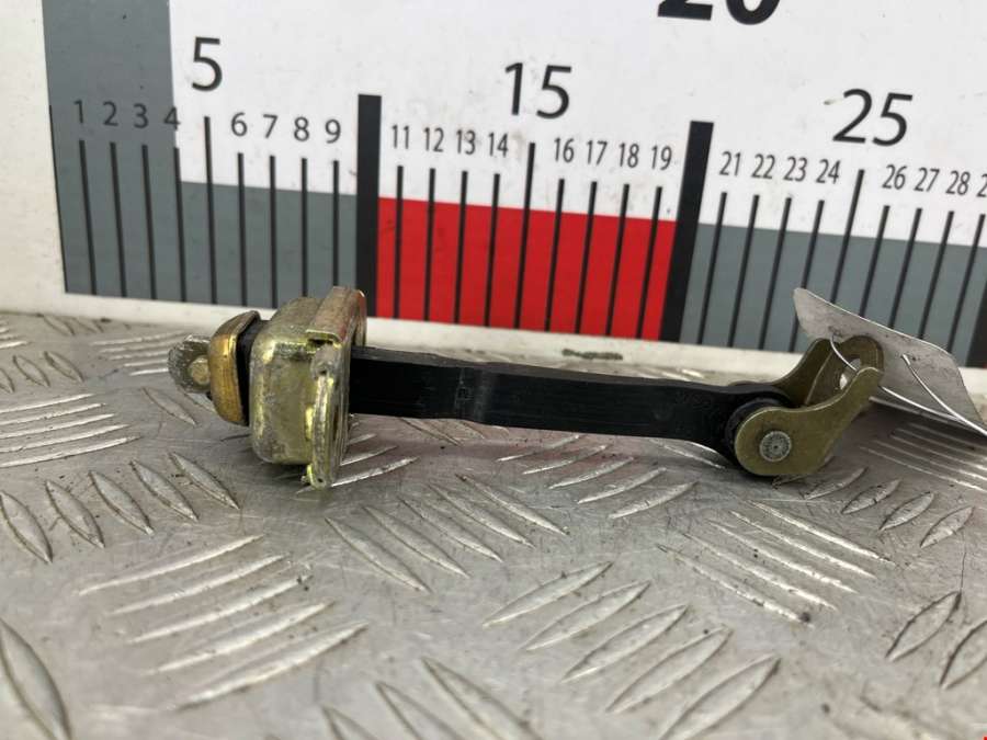 Ограничитель открывания двери Nissan Primera P12 (2001-2008) Универсал 2003г. | Фото № 1 Ограничитель открывания двери Nissan Primera P12 (2001-2008) Универсал 2003г. - Фото 1