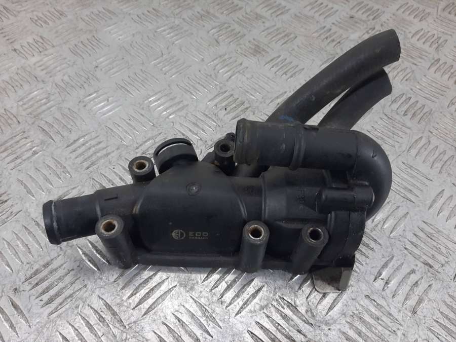 Корпус термостата Ford Fiesta 5 2005г. | Фото № 1 Корпус термостата Ford Fiesta 5 2005г. - Фото 1