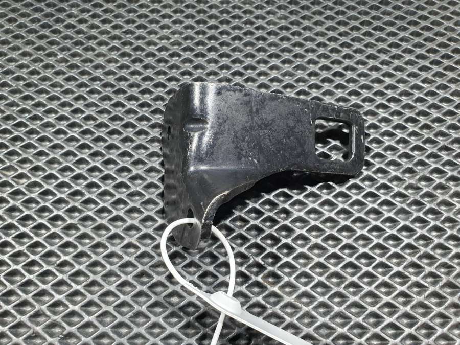 LX6A62440FAA Замок спинки заднего сиденья правое  Ford Bronco Sport  2020г. | Фото № 4  LX6A62440FAA Замок спинки заднего сиденья правое  Ford Bronco Sport  2020г. - Фото 4