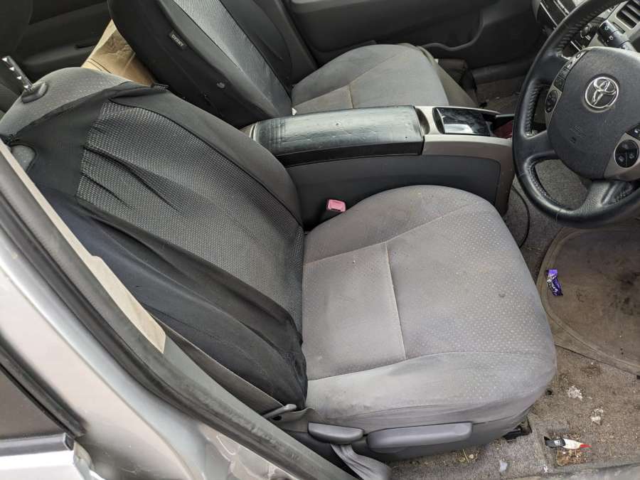 5542047010 Бардачок (вещевой ящик) Toyota Prius 2 (XW20) (2003-2009) Хетчбэк 5дв. 2006г. | Фото № 19 5542047010 Бардачок (вещевой ящик) Toyota Prius 2 (XW20) (2003-2009) Хетчбэк 5дв. 2006г. - Фото 19